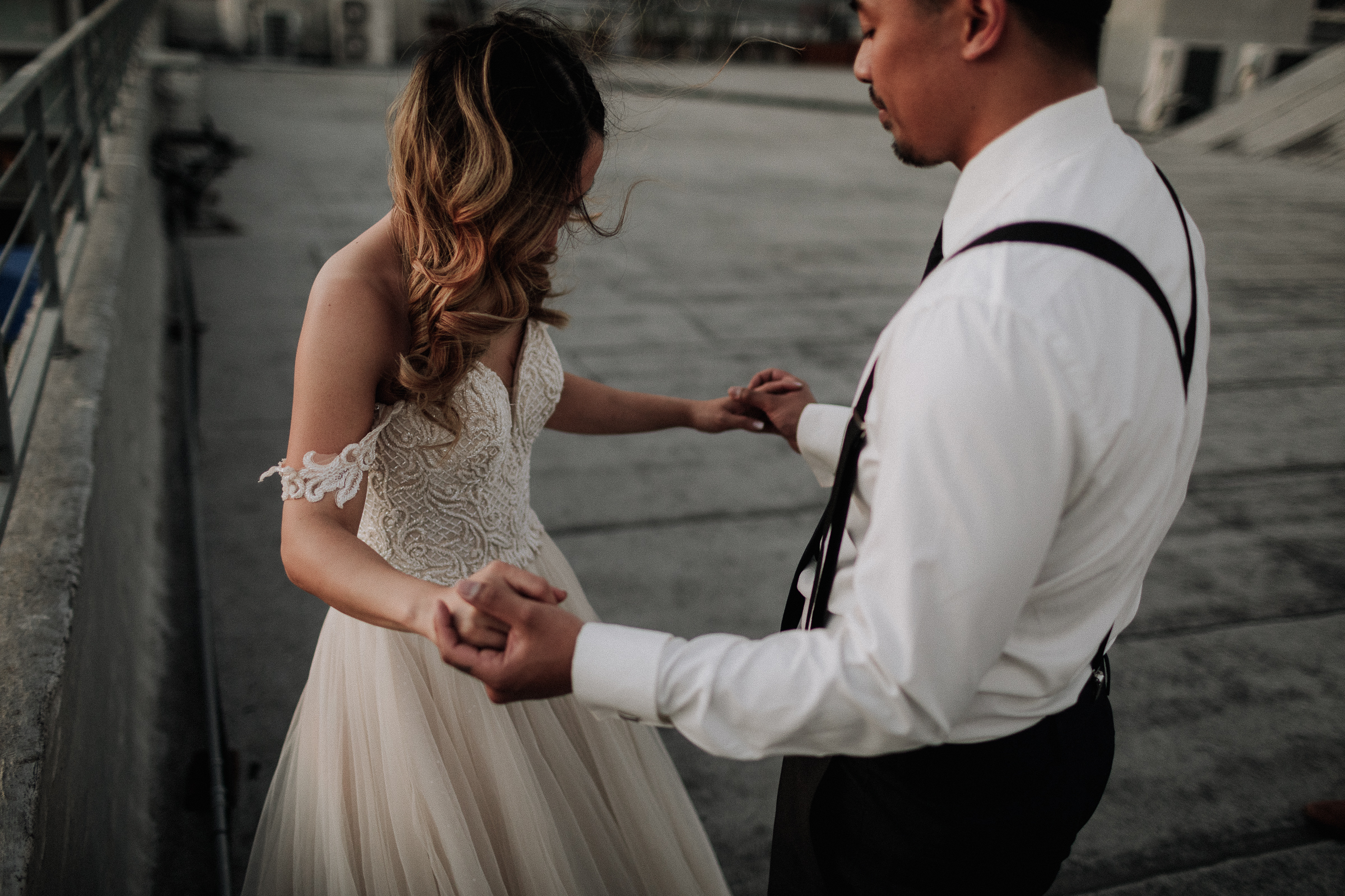 Gretchen Gause Photography | Los Angeles Hudson Loft Wedding #hudsonloft #laweddingphotographer #DTLA #weddingplanning #romanticwedding #rooftopwedding #weddingphotography #weddingdress #sunsetphotos