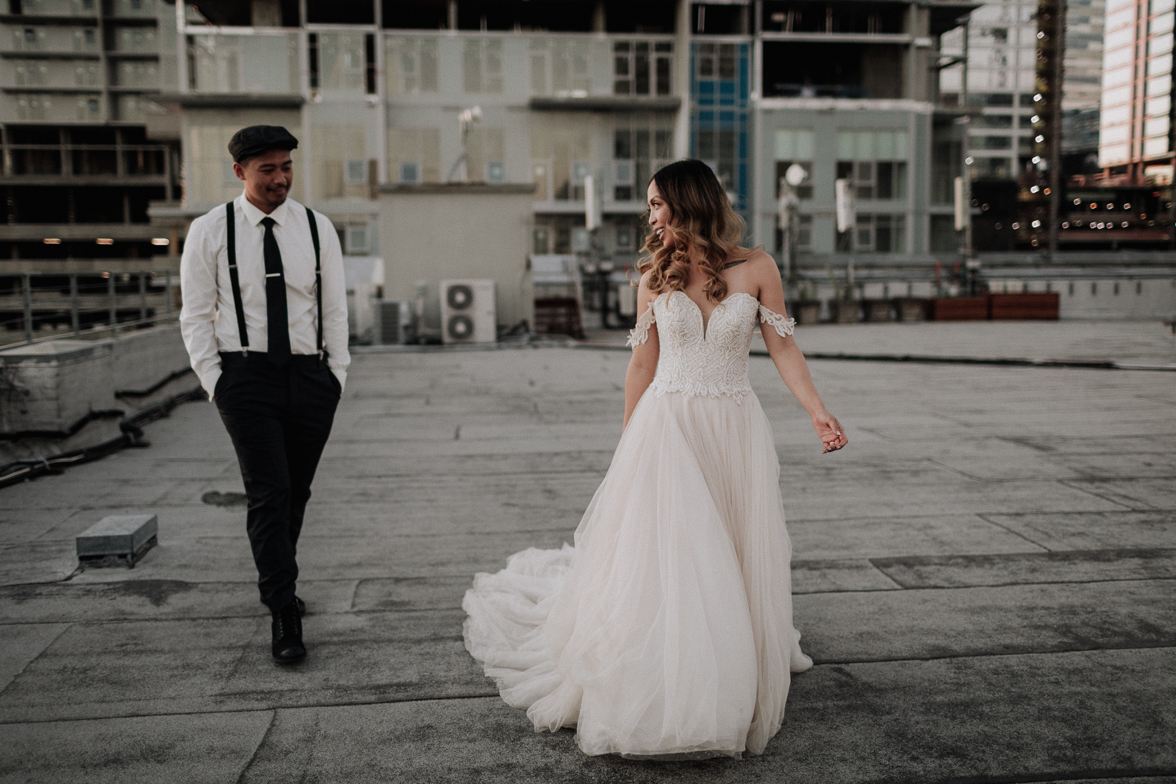 Gretchen Gause Photography | Los Angeles Hudson Loft Wedding #hudsonloft #laweddingphotographer #DTLA #weddingplanning #romanticwedding #rooftopwedding #weddingphotography #weddingdress #sunsetphotos