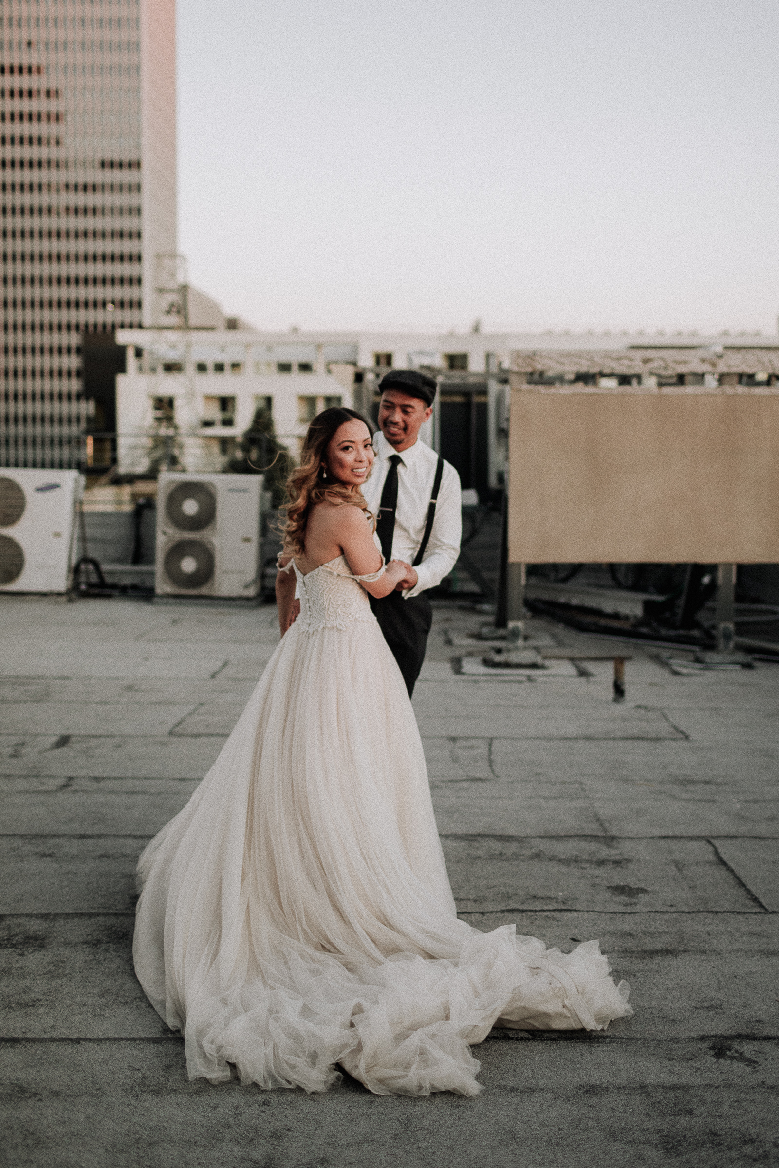 Gretchen Gause Photography | Los Angeles Hudson Loft Wedding #hudsonloft #laweddingphotographer #DTLA #weddingplanning #romanticwedding #rooftopwedding #weddingphotography #weddingdress #sunsetphotos