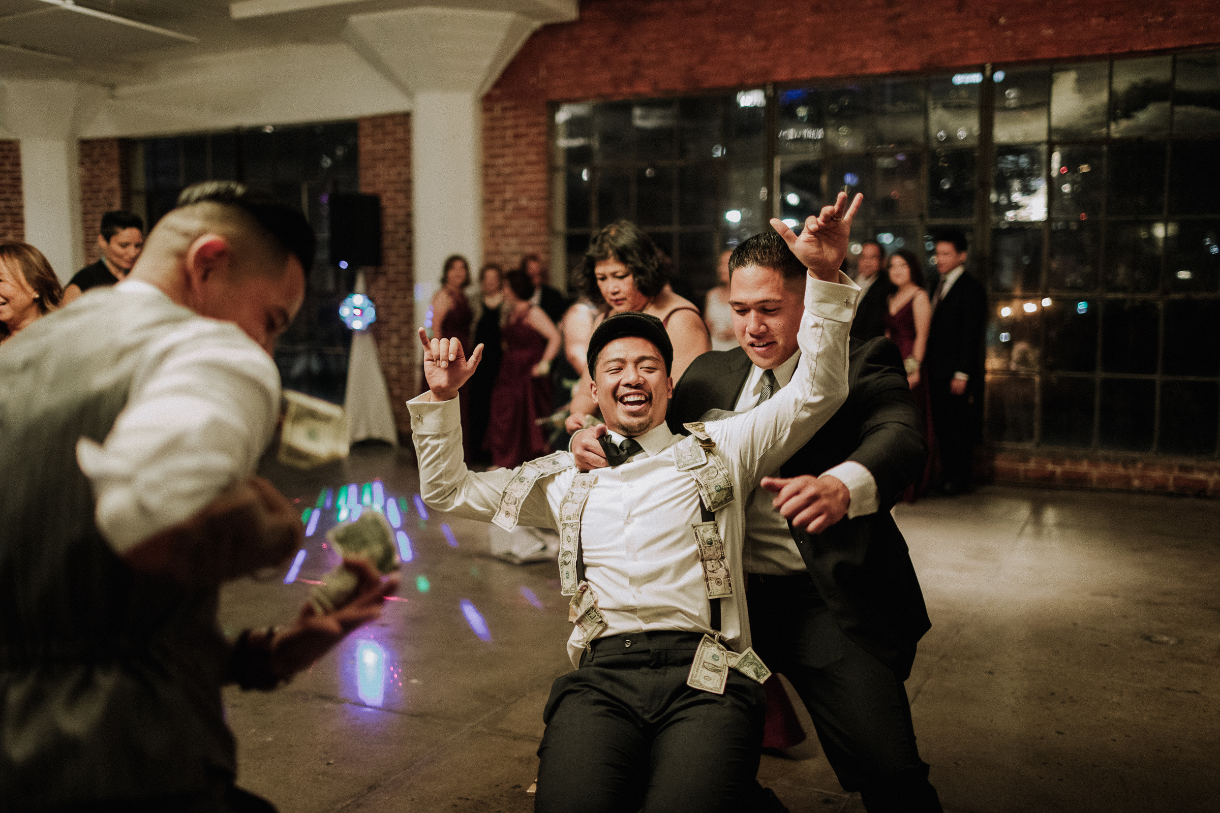 Gretchen Gause Photography | Los Angeles Hudson Loft Wedding #hudsonloft #laweddingphotographer #DTLA #weddingplanning #romanticwedding #rooftopwedding #weddingphotography #weddingdress #moneydance