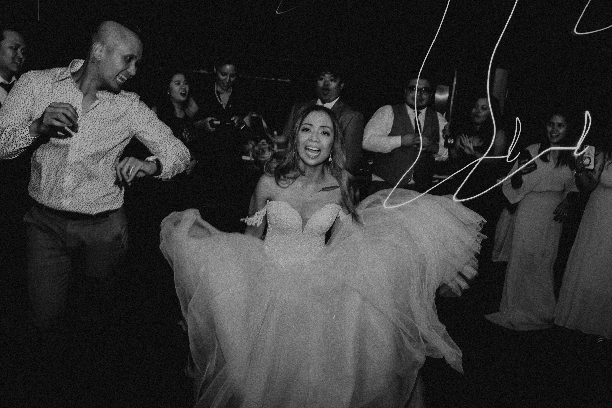 Gretchen Gause Photography | Los Angeles Hudson Loft Wedding #hudsonloft #laweddingphotographer #DTLA #weddingplanning #romanticwedding #rooftopwedding #weddingphotography #weddingdress #moneydance